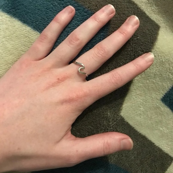 New Minimalist Ring Silver Ocean Wave Beach - Picture 2 of 4